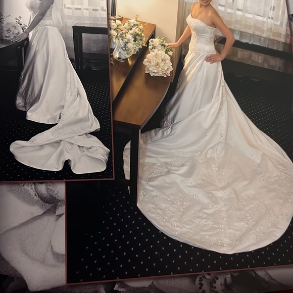 Sweetheart A-line strapless Wedding gown with Train, embroidery, sequins,size 10 - Picture 3 of 17